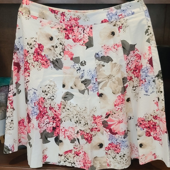 White House Black Market Floral Cardigan & Skirt 2 Piece Set - Picture 3 of 7